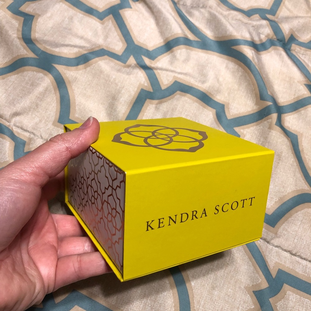 Kendra Scott Orange Coral Alexandra (limited edition Texas Exclusive) - Picture 4 of 4